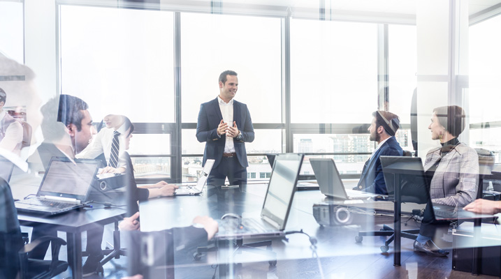 amazon fba broker presenting to his team members